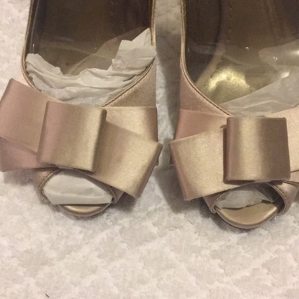 Shoes - Picture 6 of 7